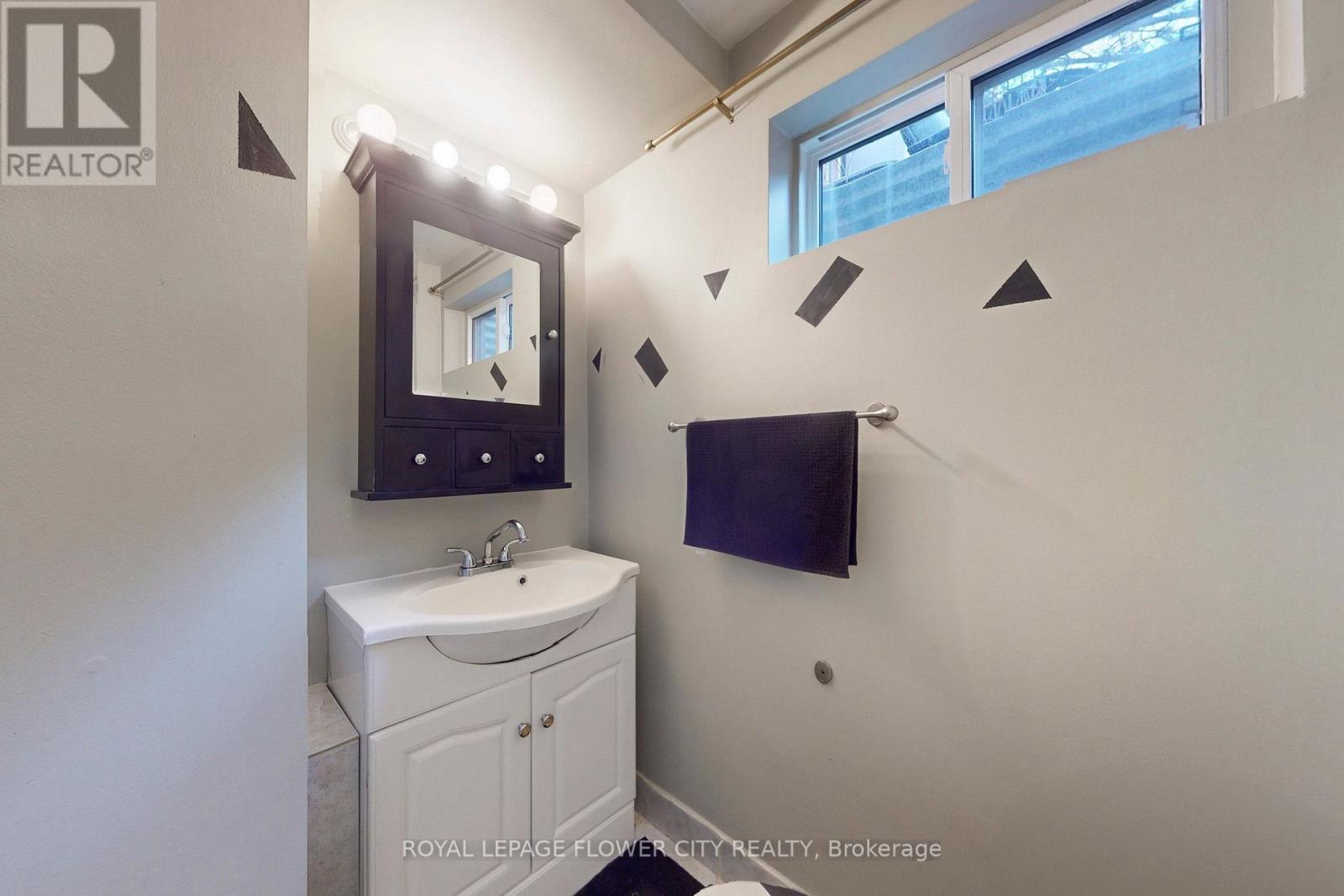 #9 3350 HORNBEAM CRESCENT - 34