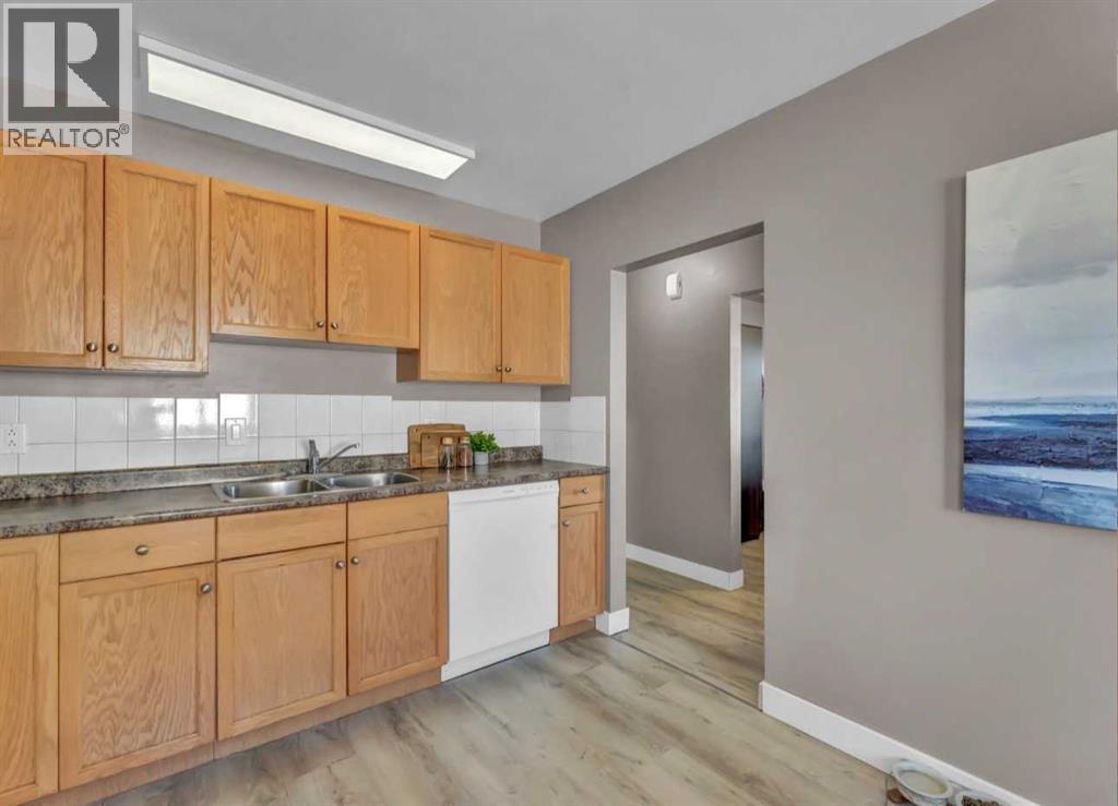 14 1 Street NE — photo 12