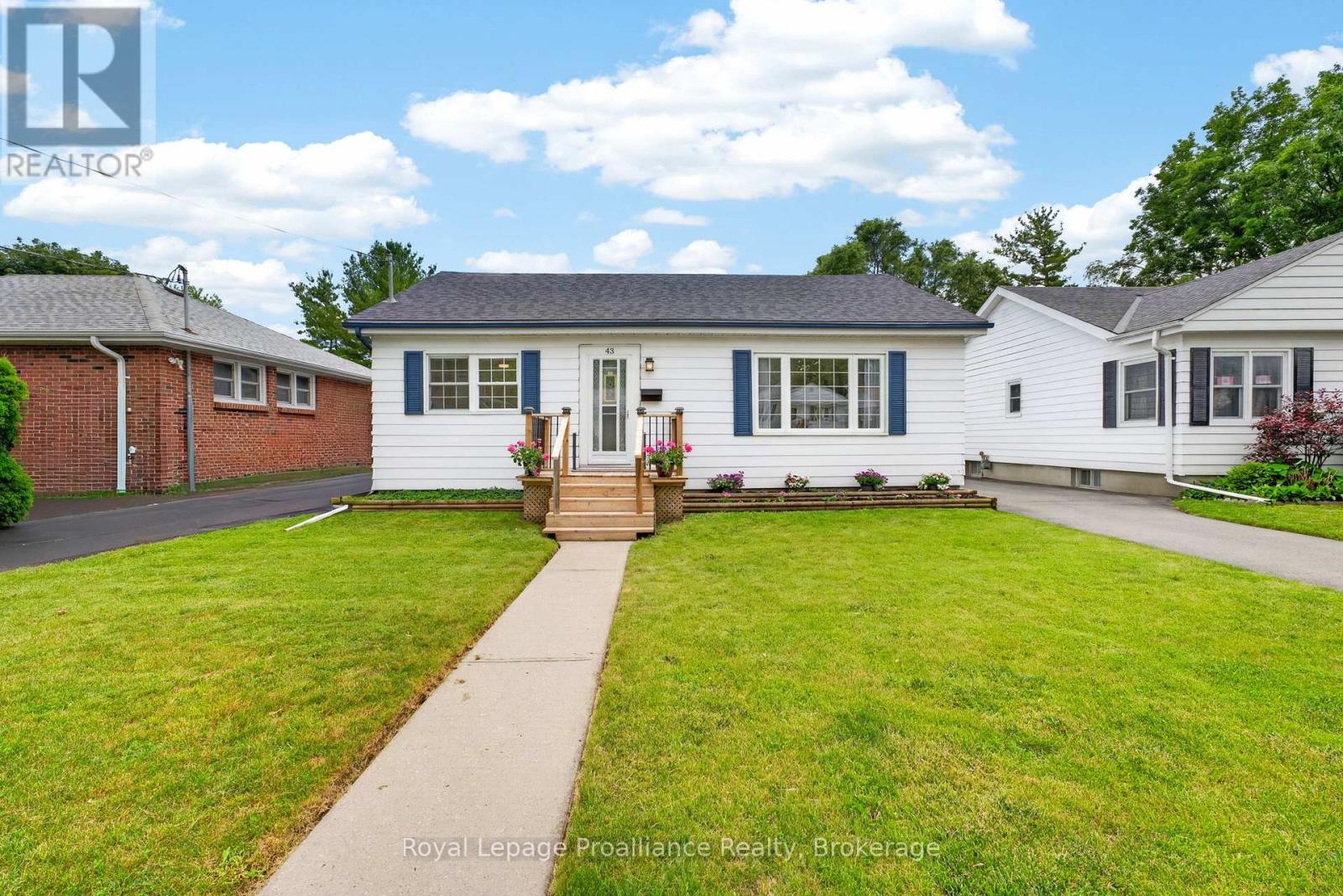 43 HASTINGS DRIVE - 1