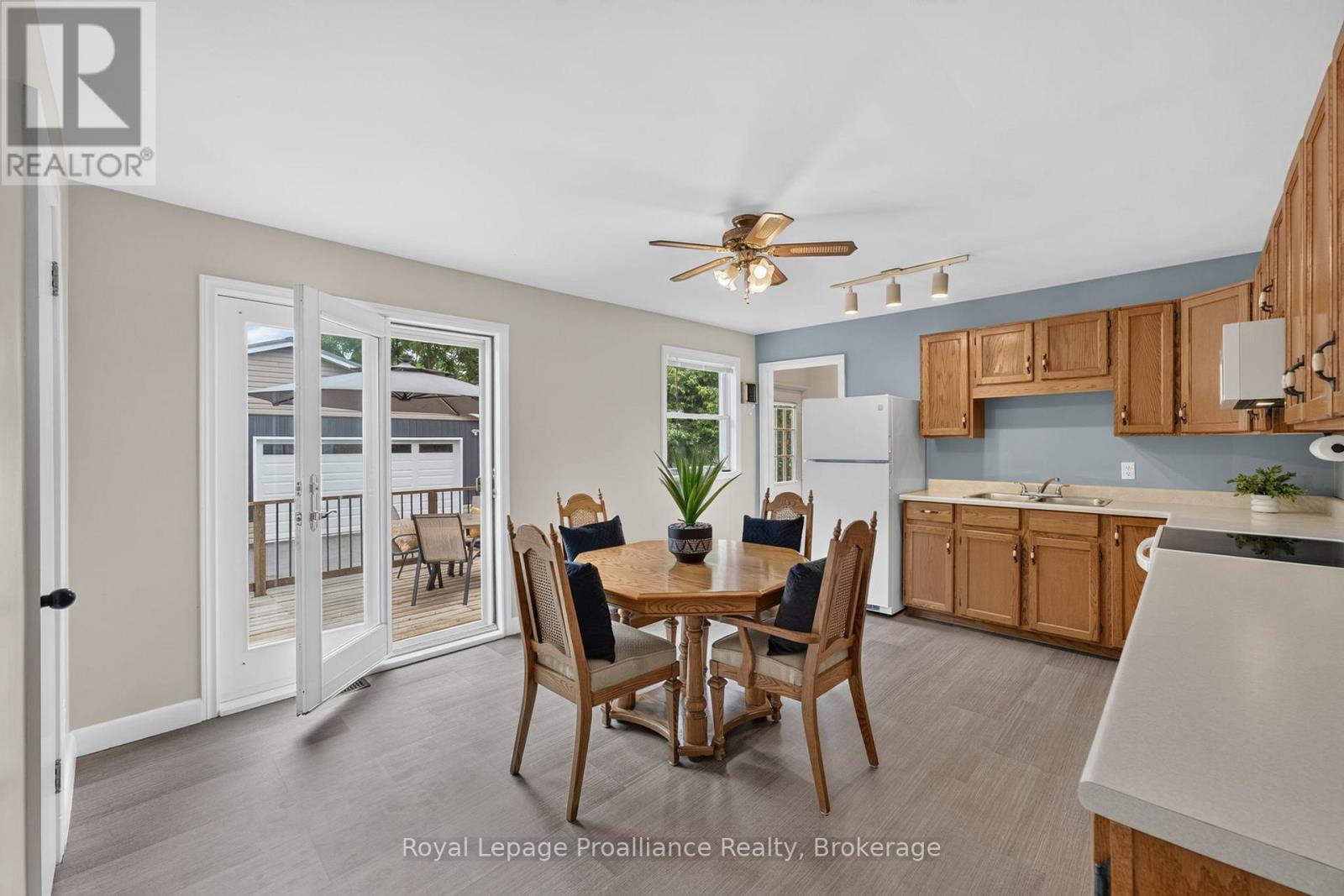 43 HASTINGS DRIVE - 13