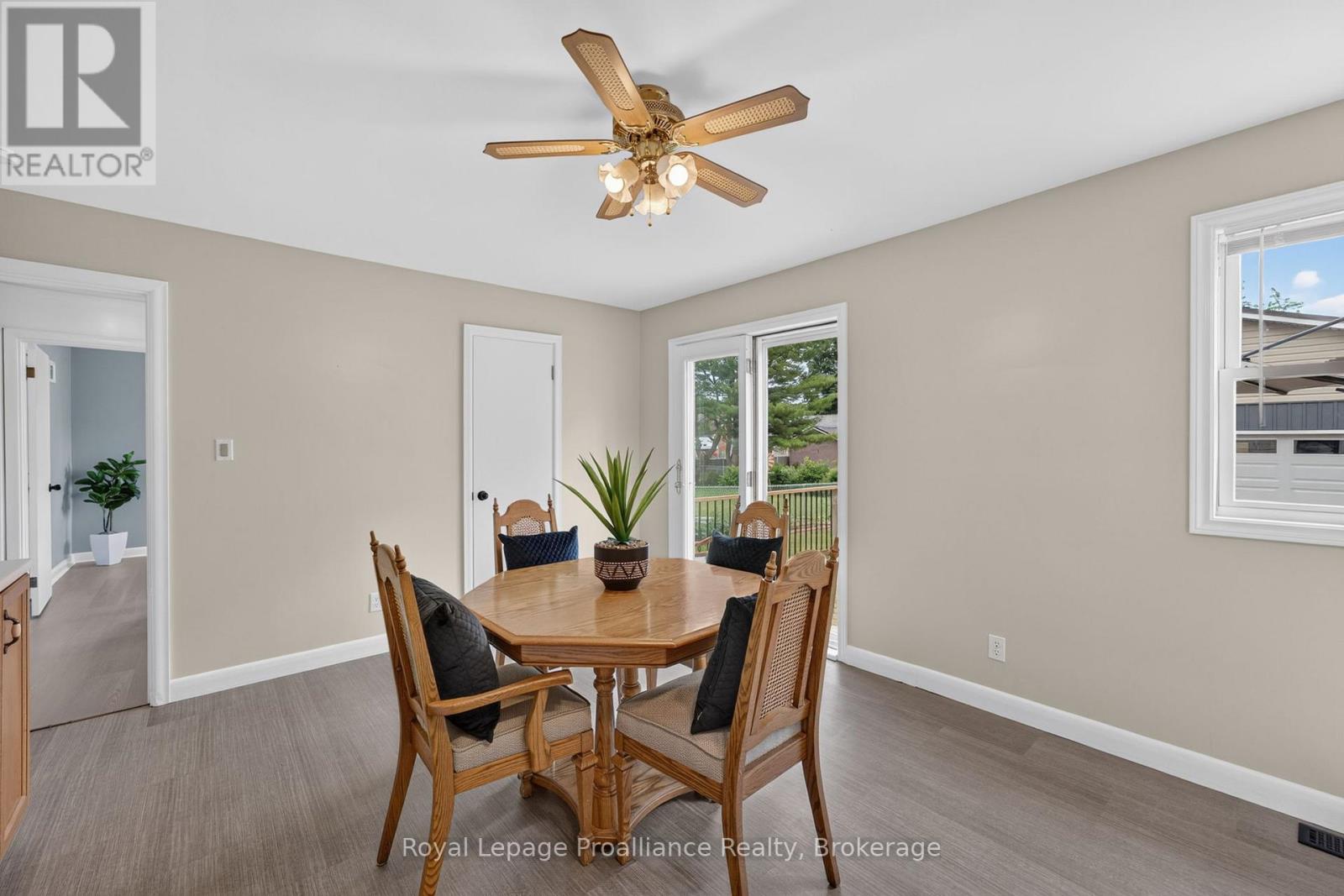 43 HASTINGS DRIVE - 17