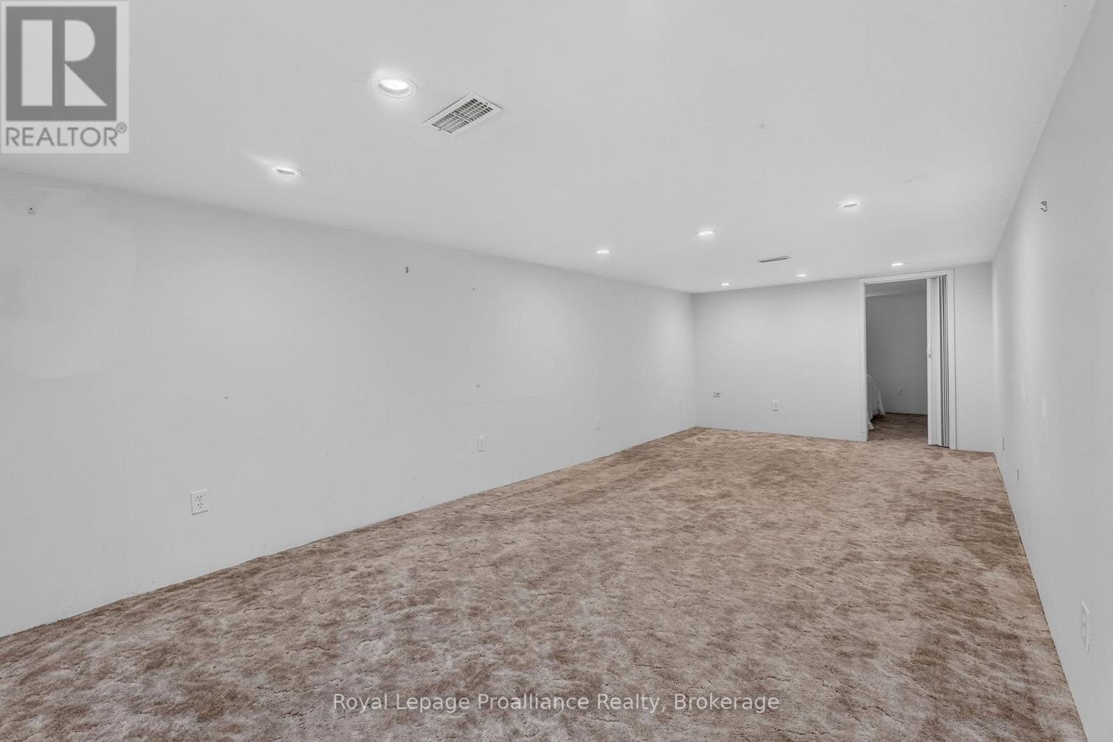43 HASTINGS DRIVE - 18
