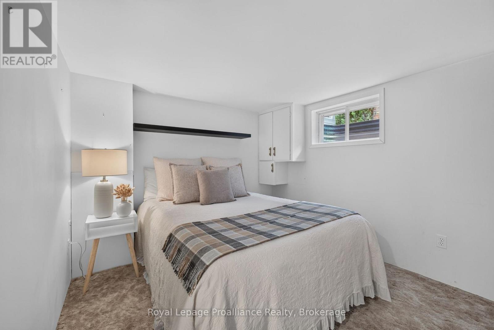 43 HASTINGS DRIVE - 20