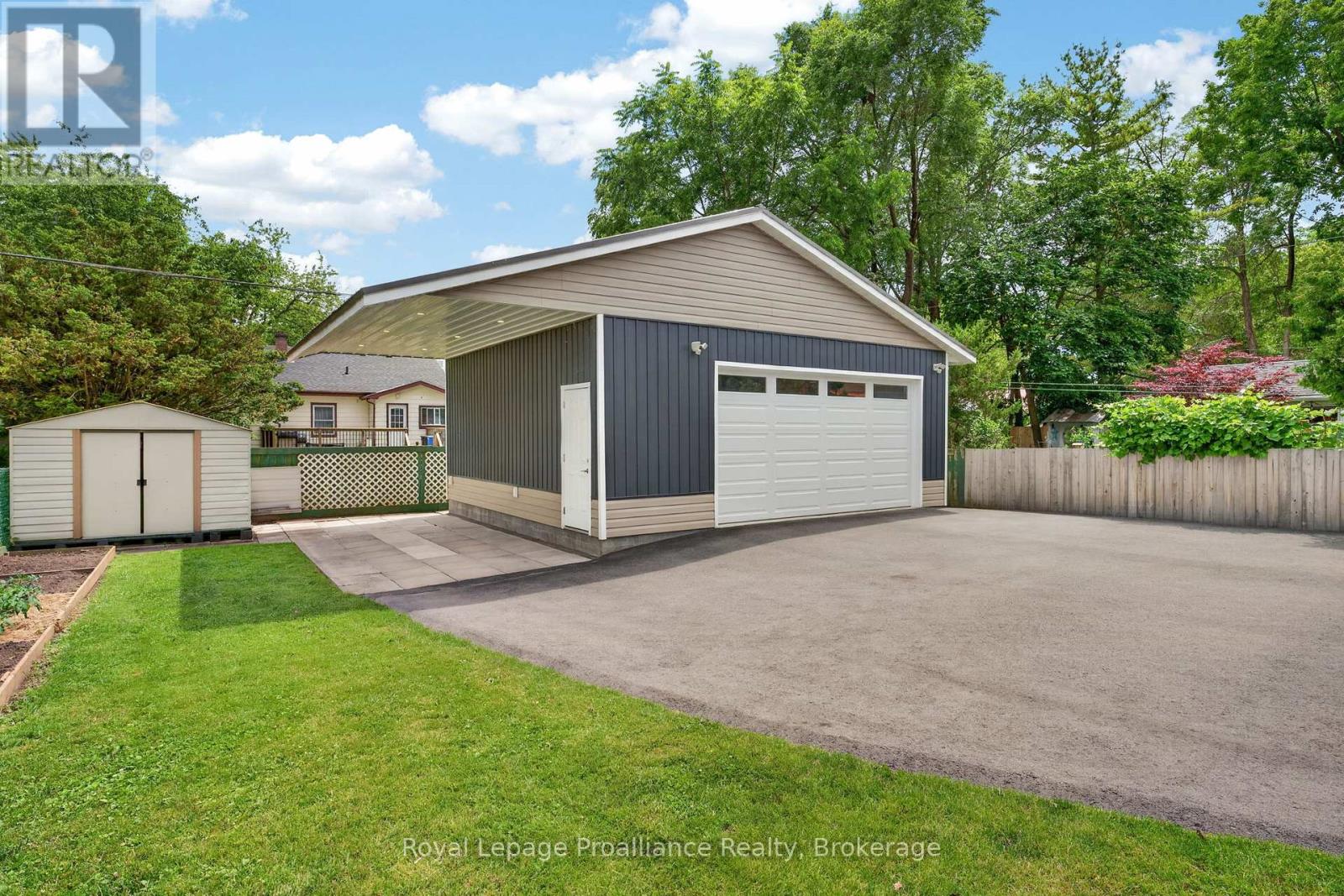 43 HASTINGS DRIVE - 25