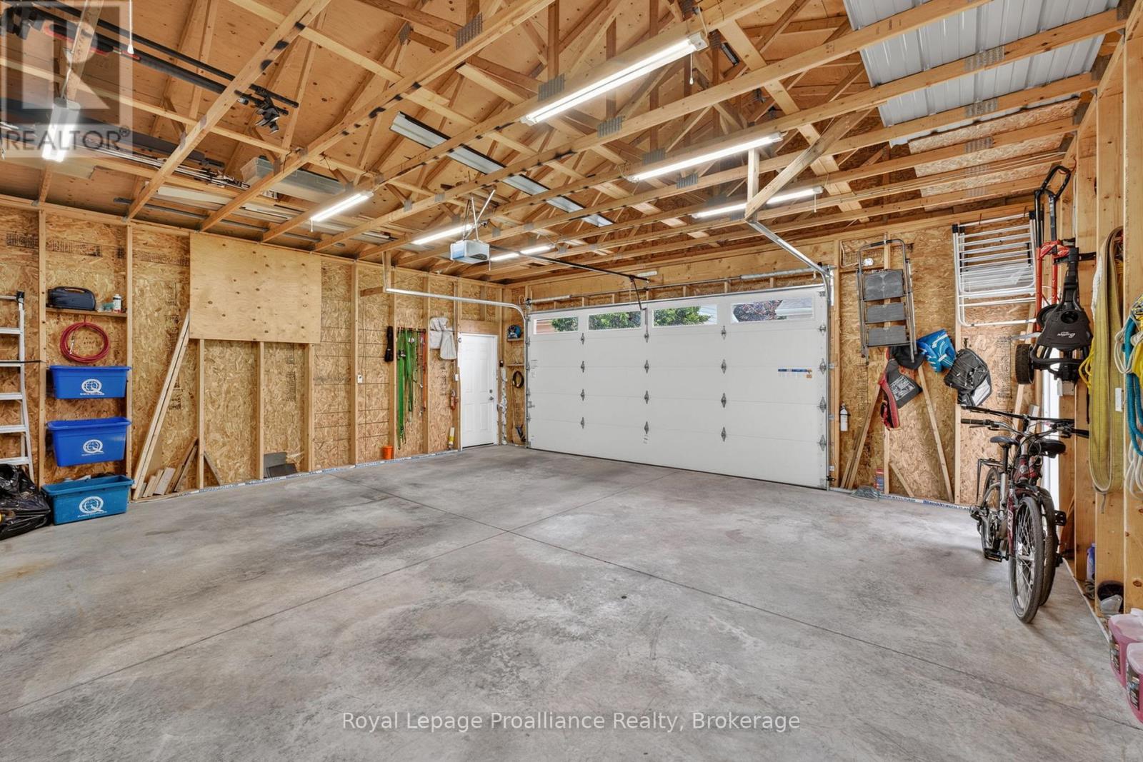 43 HASTINGS DRIVE - 27