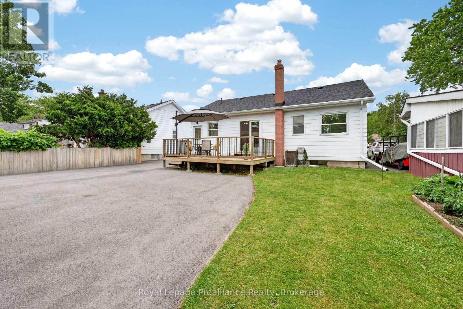 43 HASTINGS DRIVE - 28