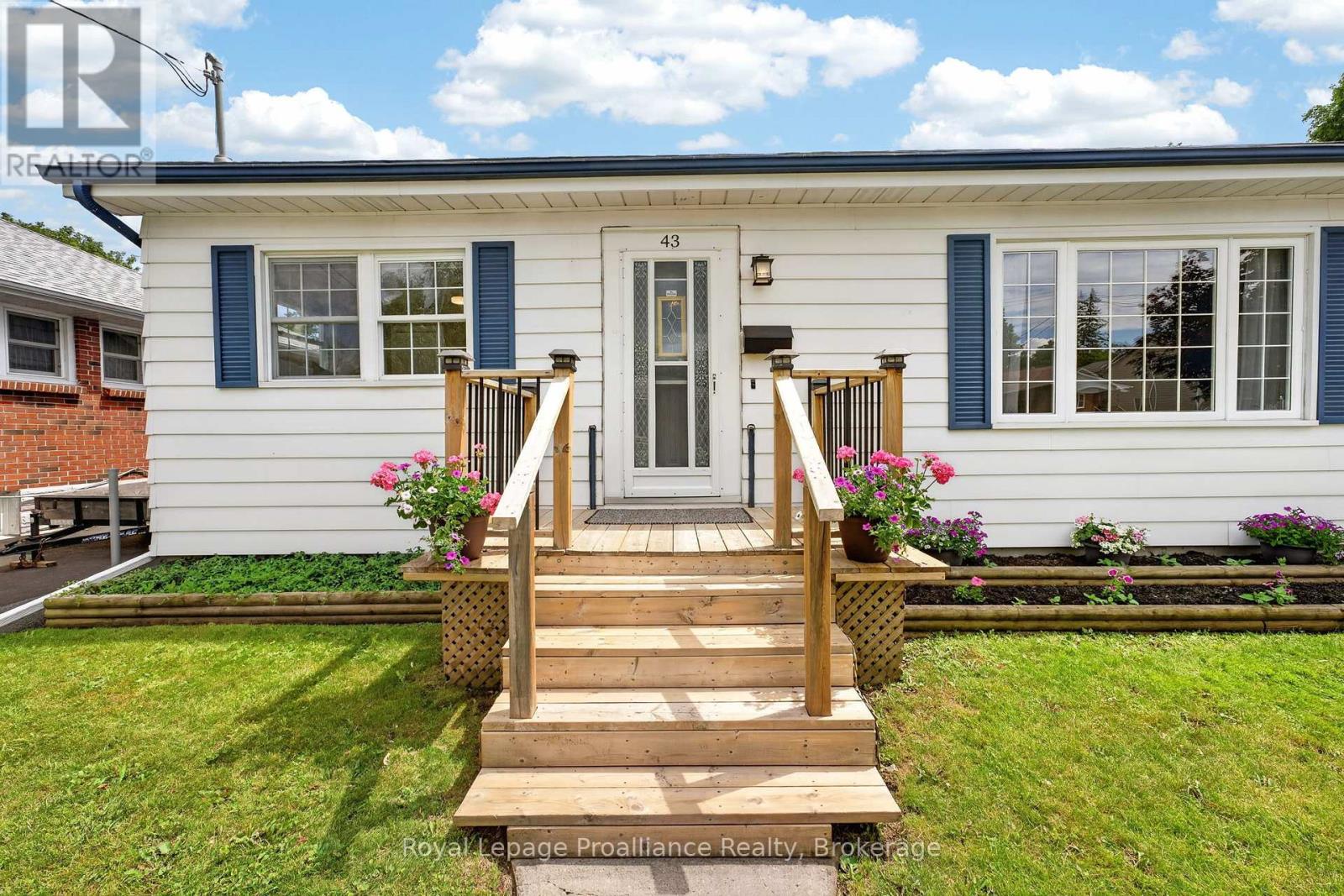 43 HASTINGS DRIVE - 3