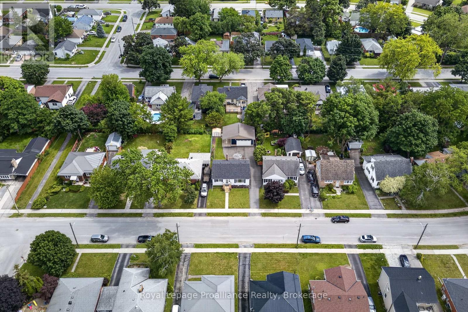 43 HASTINGS DRIVE - 30