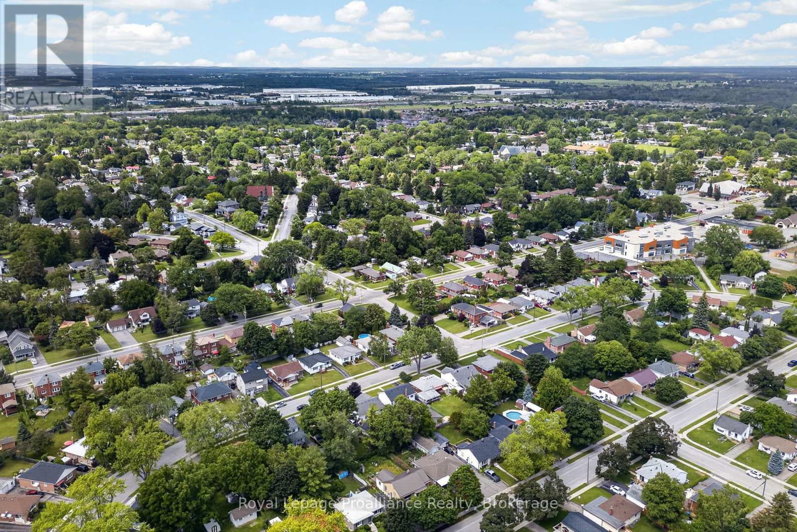 43 HASTINGS DRIVE - 32