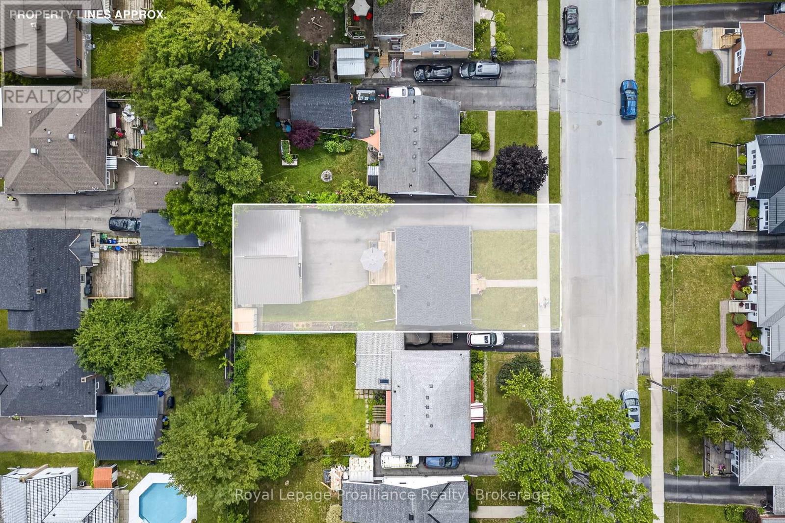 43 HASTINGS DRIVE - 33