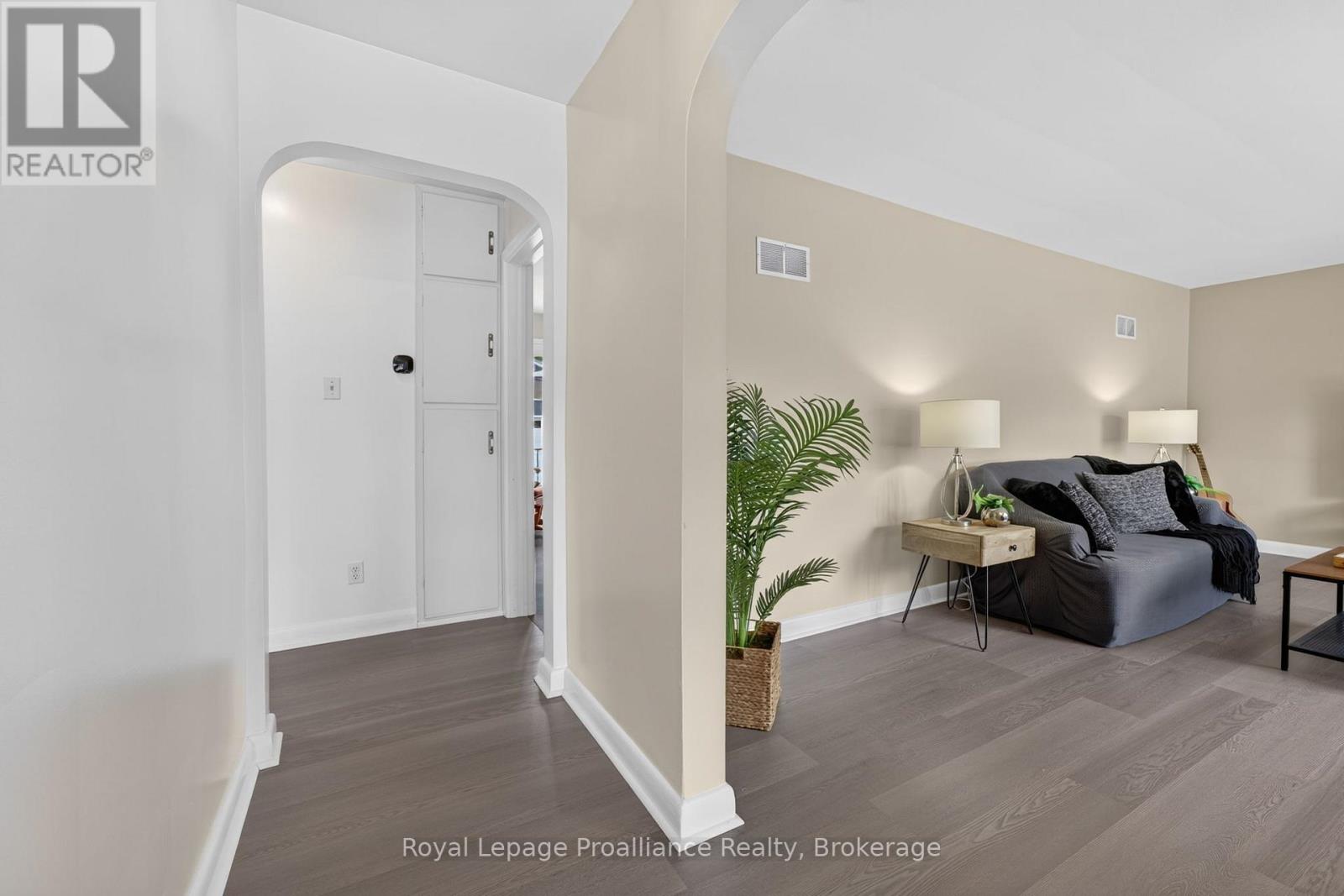 43 HASTINGS DRIVE - 5