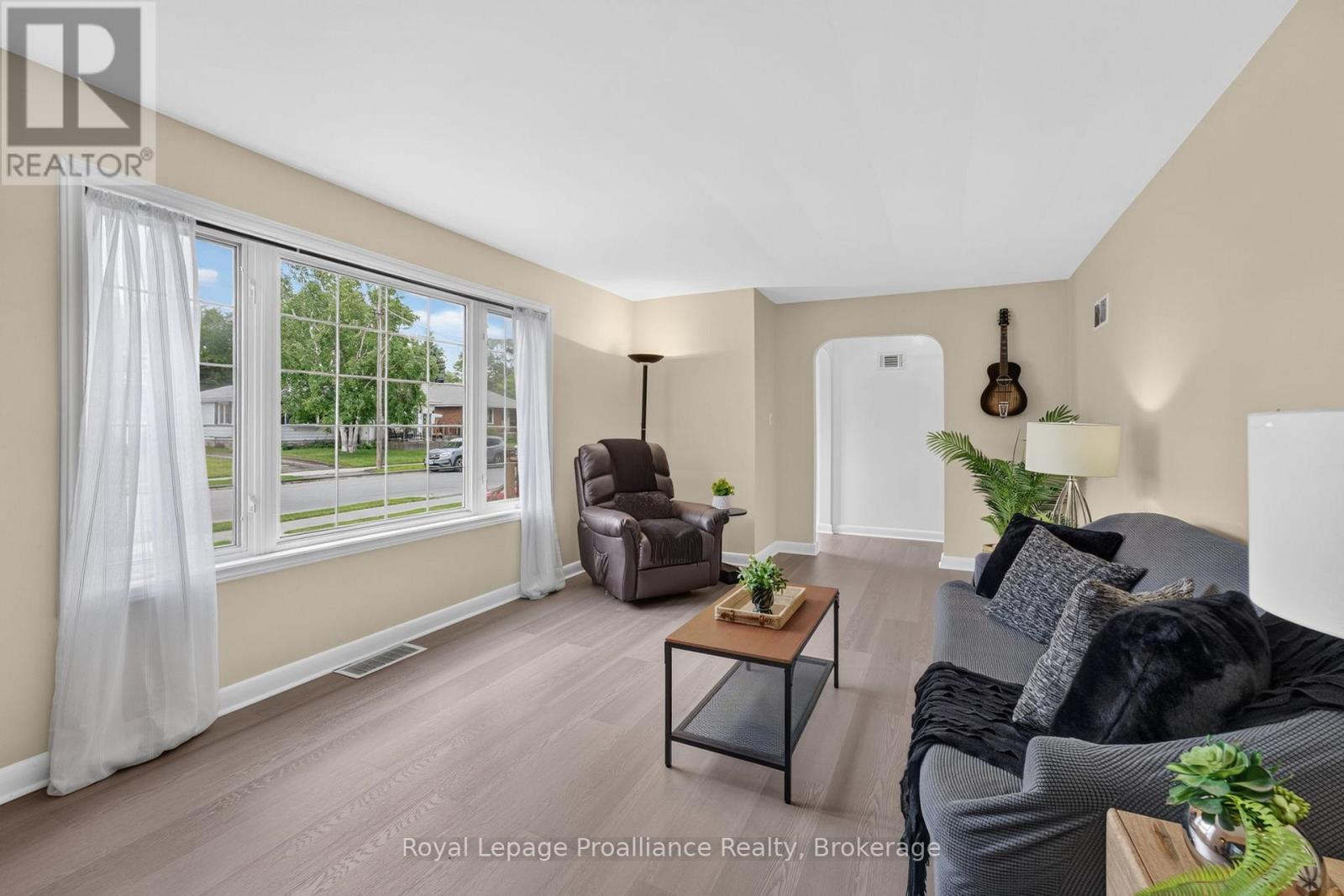 43 HASTINGS DRIVE - 7