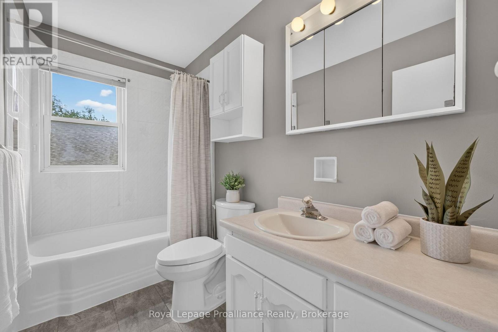 43 HASTINGS DRIVE - 8