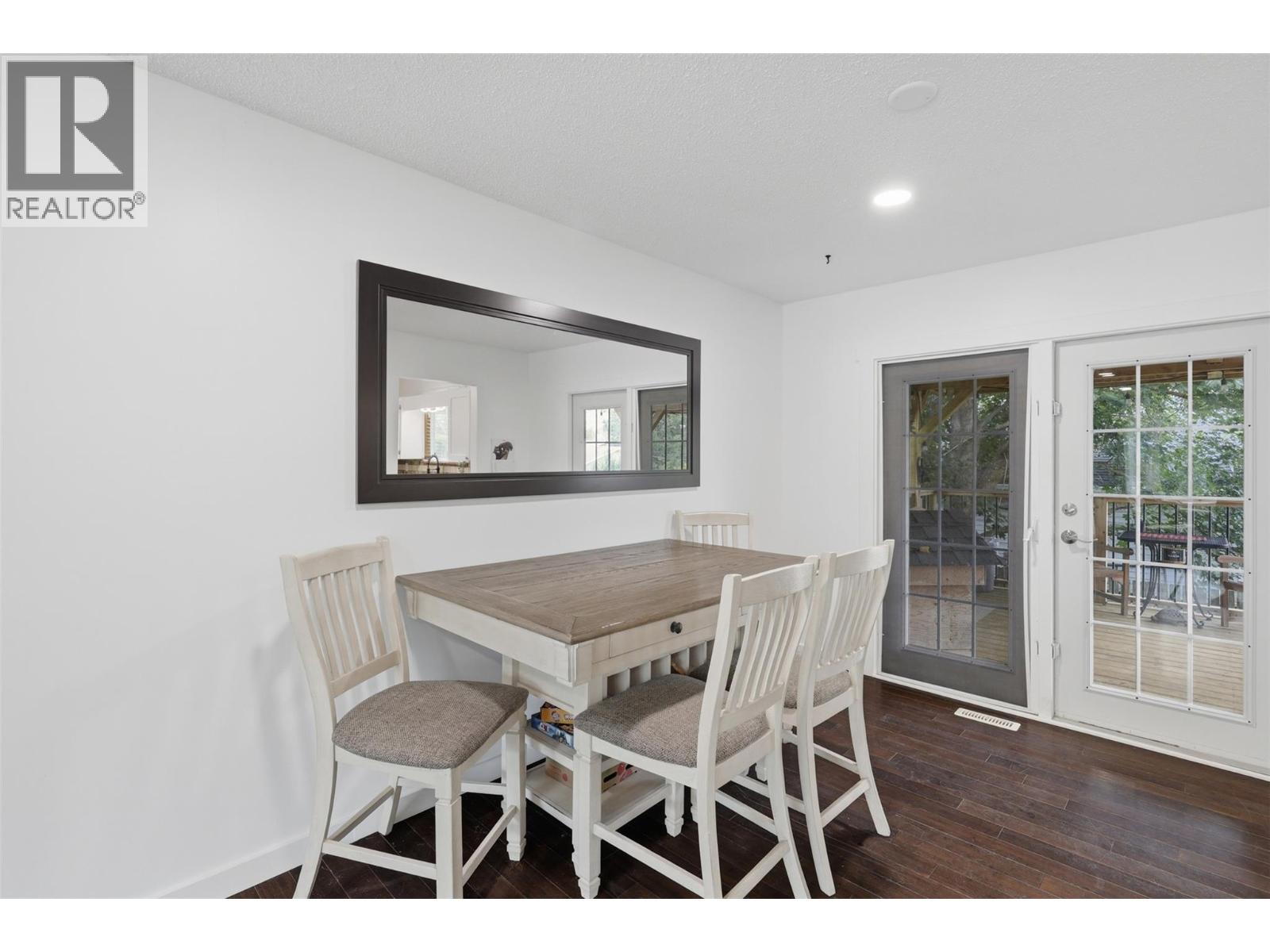 285 Huckleberry Place - 11
