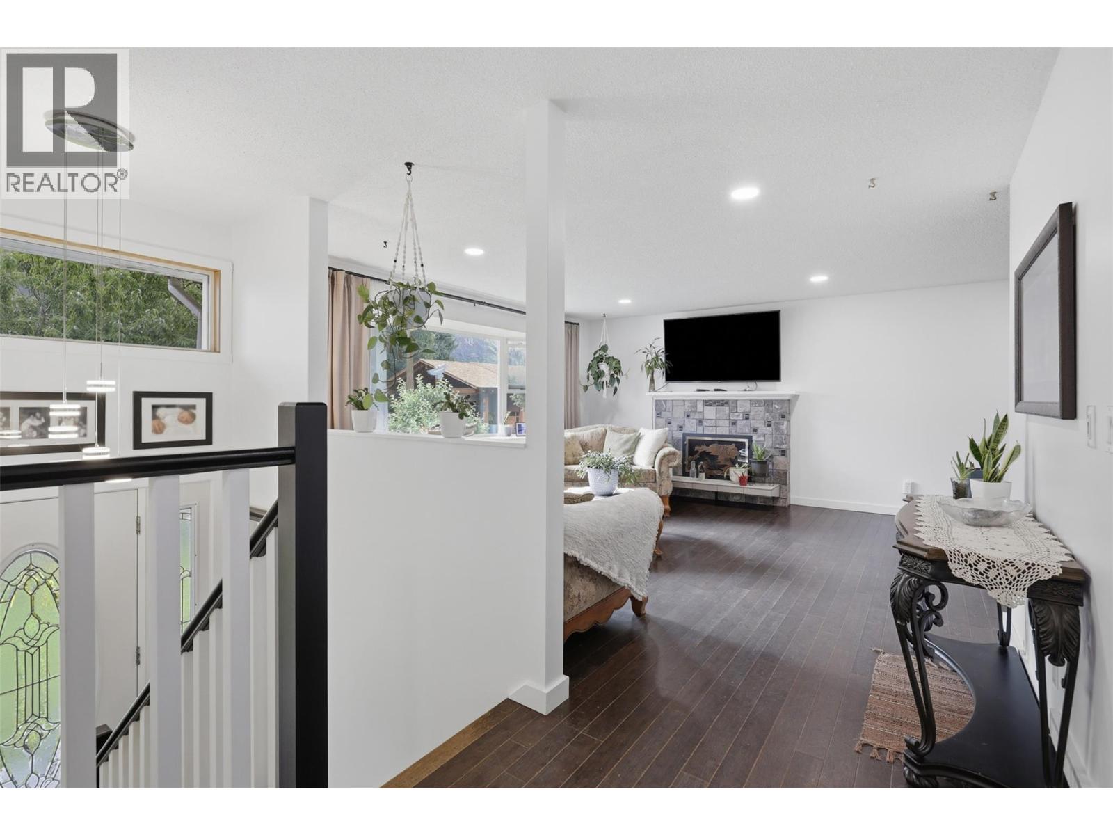 285 Huckleberry Place - 6