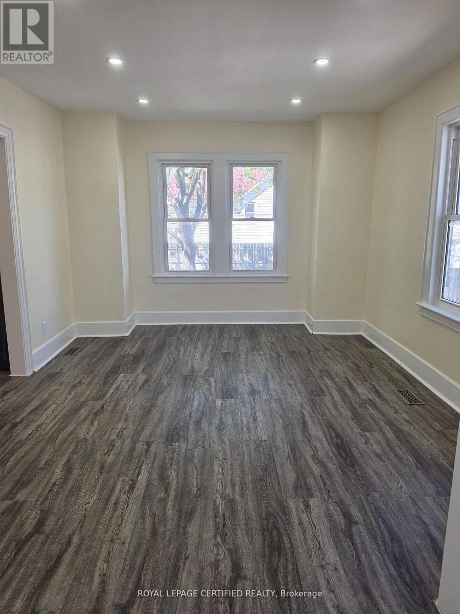 3272 BABY STREET - 32