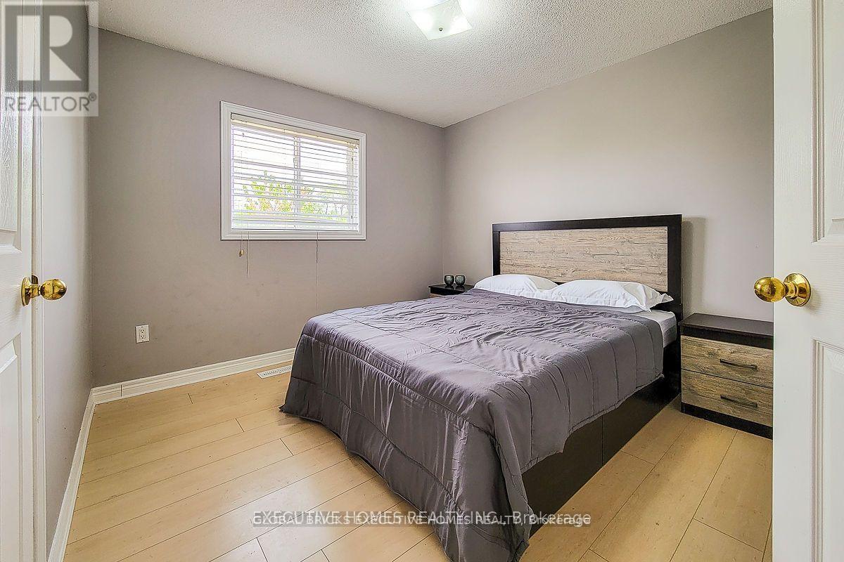 42 RICHMOND CRESCENT - 12