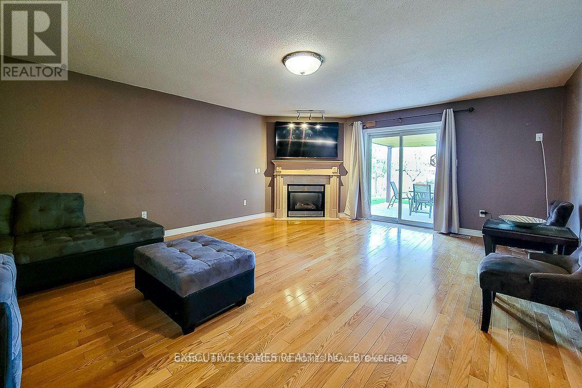 42 RICHMOND CRESCENT - 8