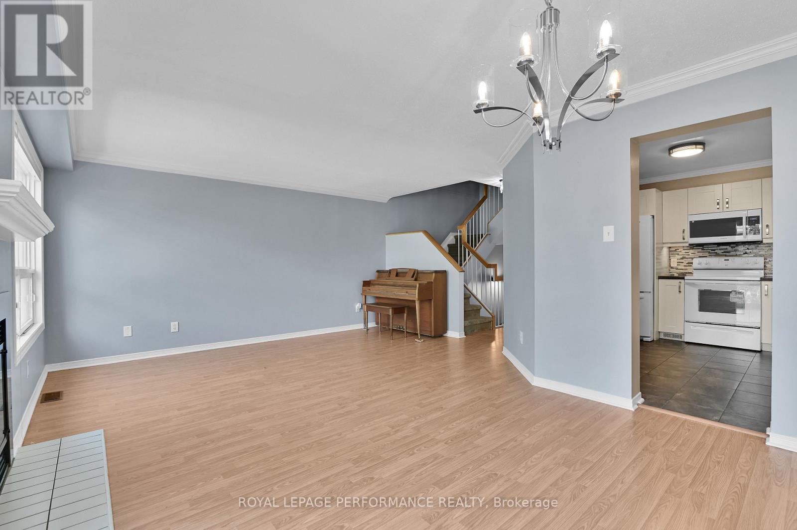 House for Rent in Ottawa – 6009 PINEGLADE CRESCENT, Ottawa – By Peter Sagos - Image 10