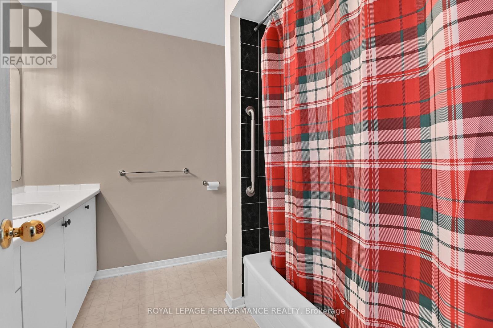 House for Rent in Ottawa – 6009 PINEGLADE CRESCENT, Ottawa – By Peter Sagos - Image 21