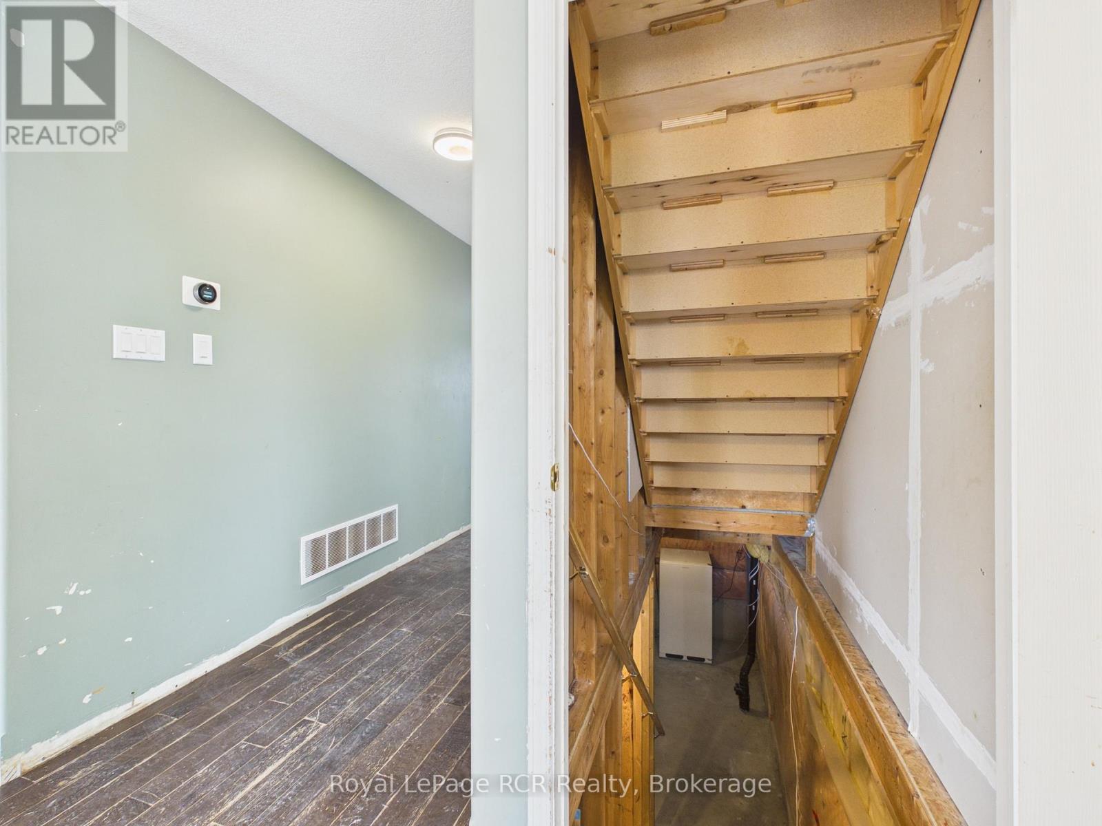 11 WALLACE STREET - 26