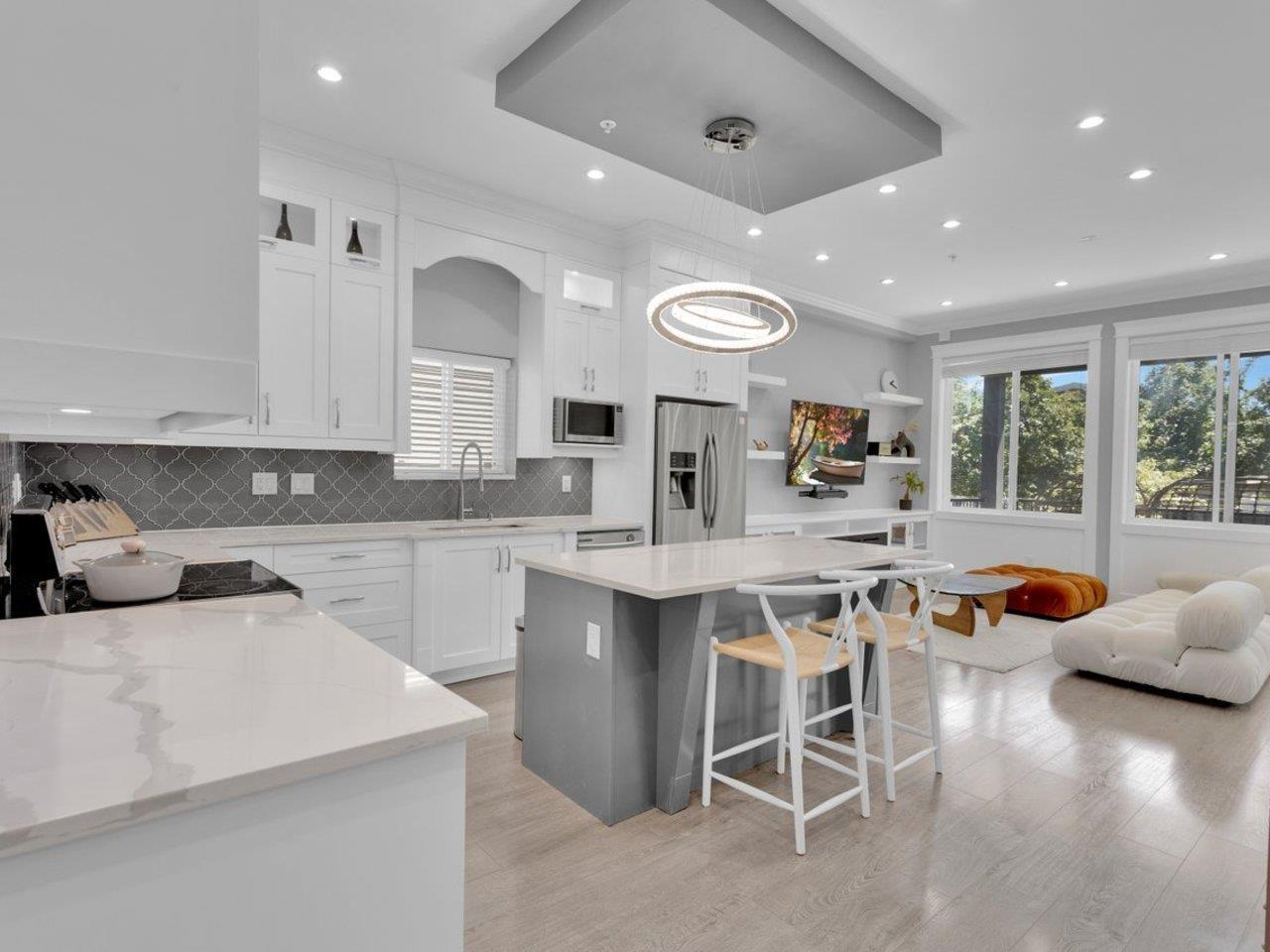 15456 RUSSELL AVENUE, White Rock
