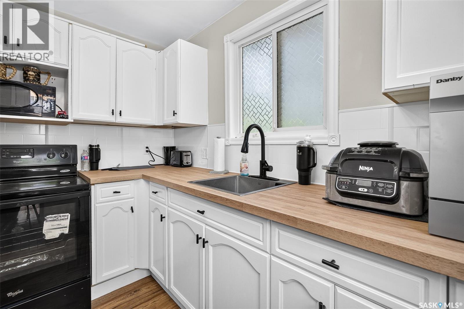 1002 Stadacona STREET W - 10