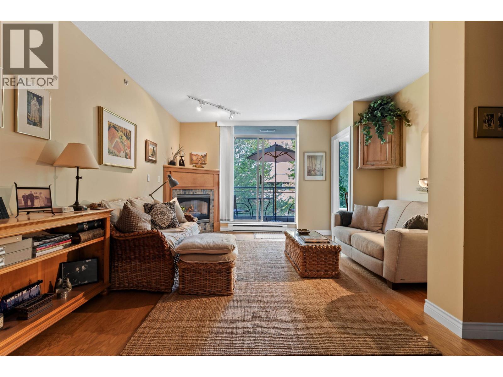 302 588 16TH STREET — photo 3