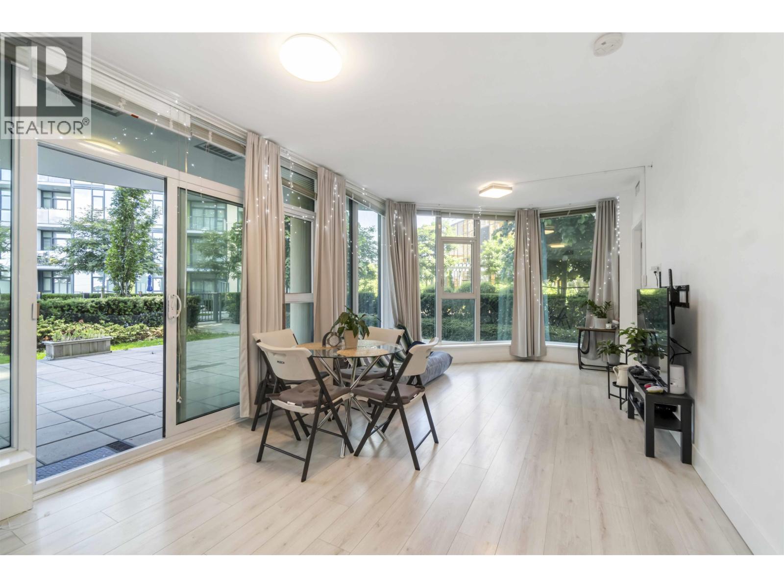 402 7388 KINGSWAY