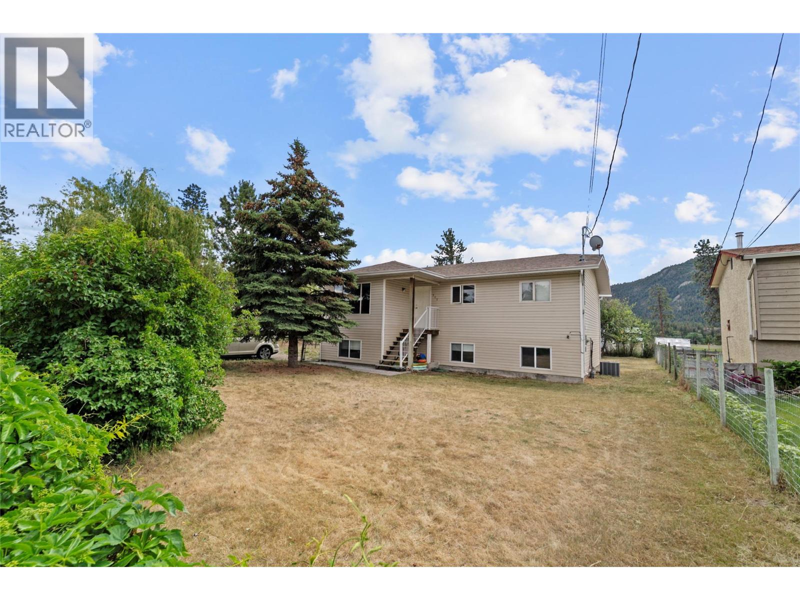 462 Dodding Avenue, Merritt — photo 2