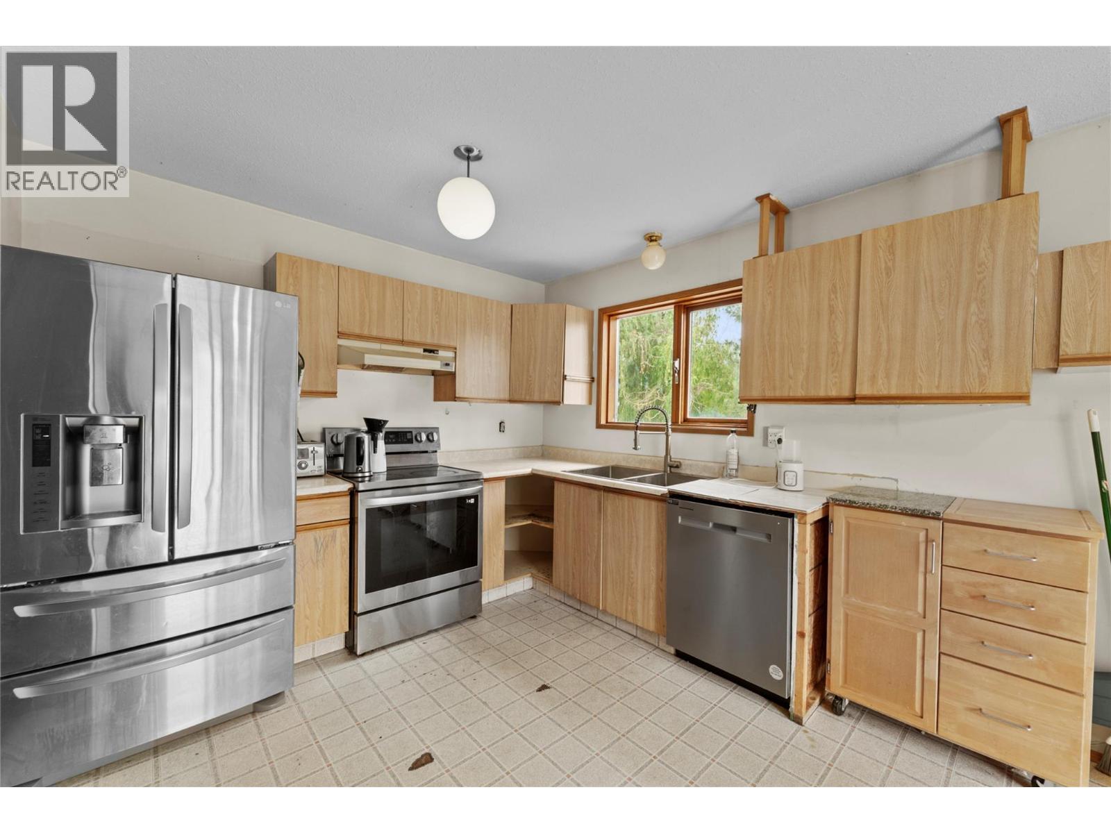462 Dodding Avenue, Merritt — photo 3