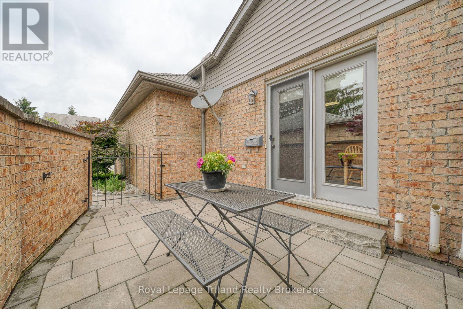 623 LANSDOWNE AVENUE - 6