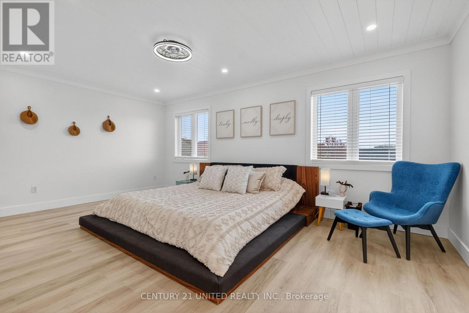 696 FISHER STREET - 23
