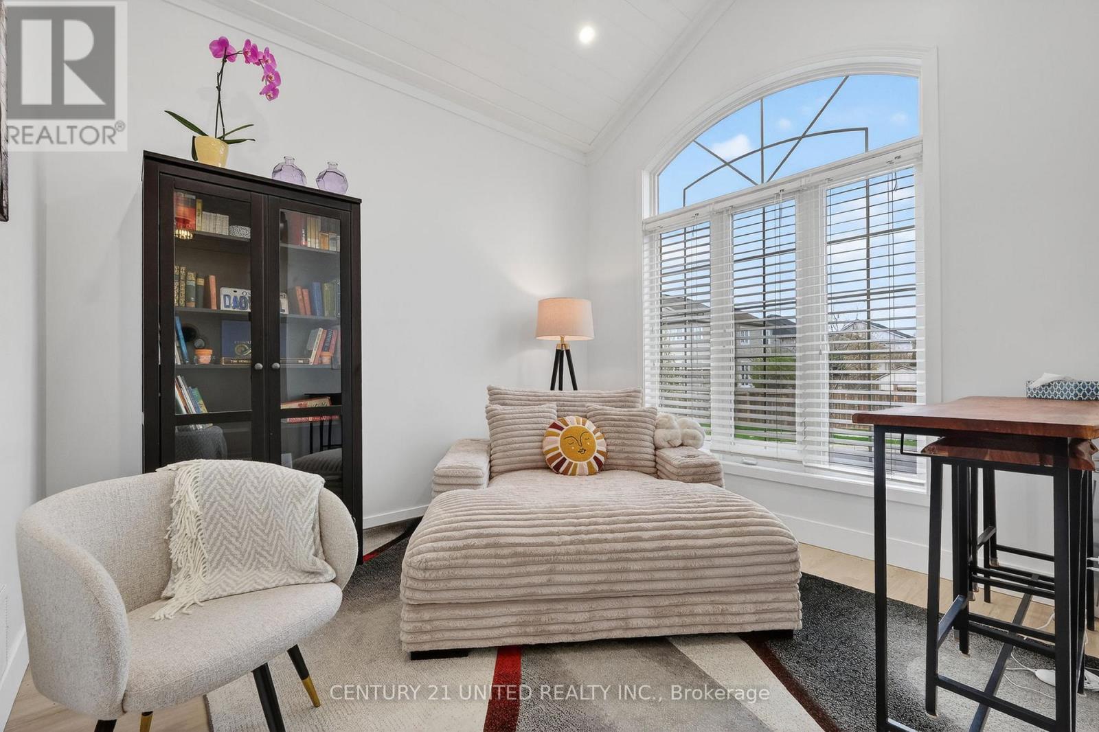 696 FISHER STREET - 10