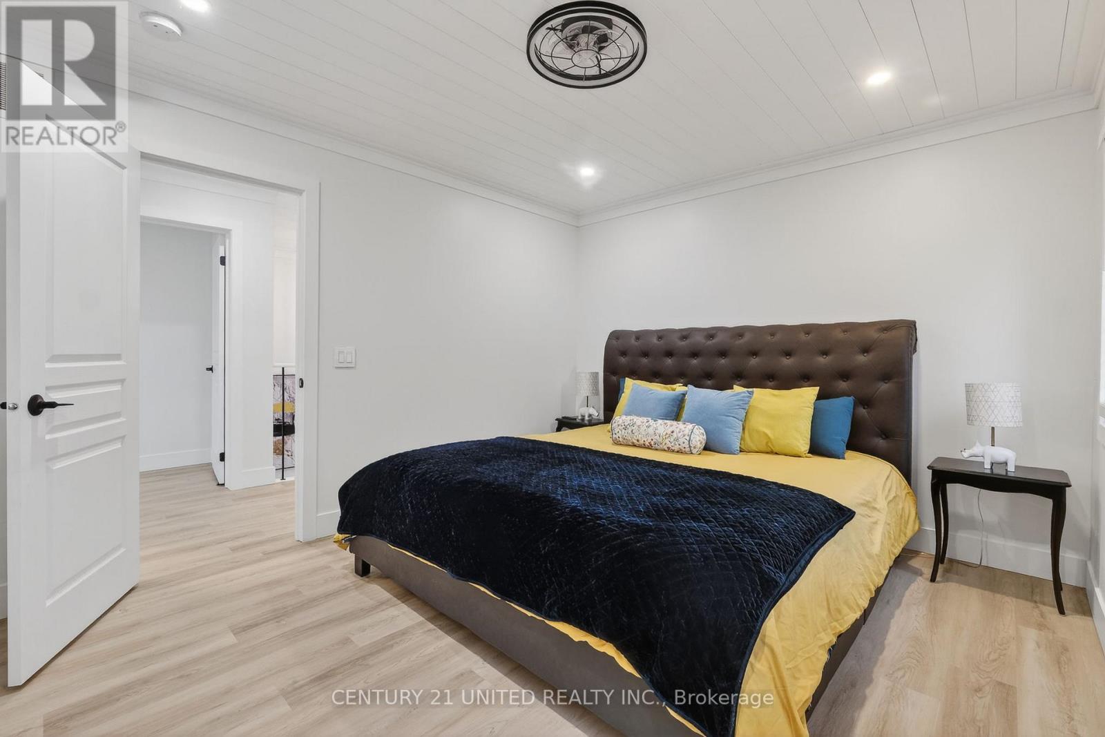 696 FISHER STREET - 32