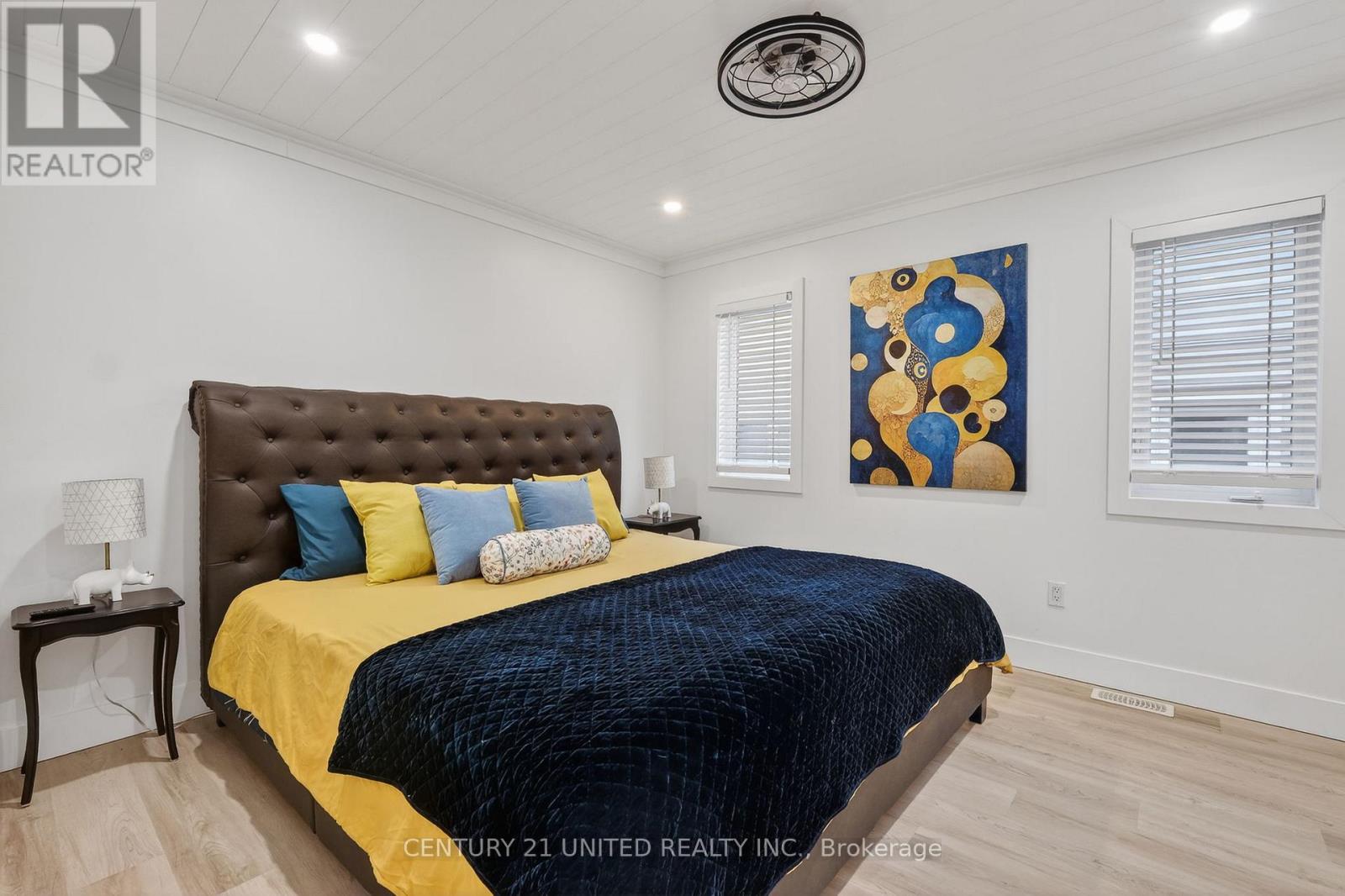 696 FISHER STREET - 30