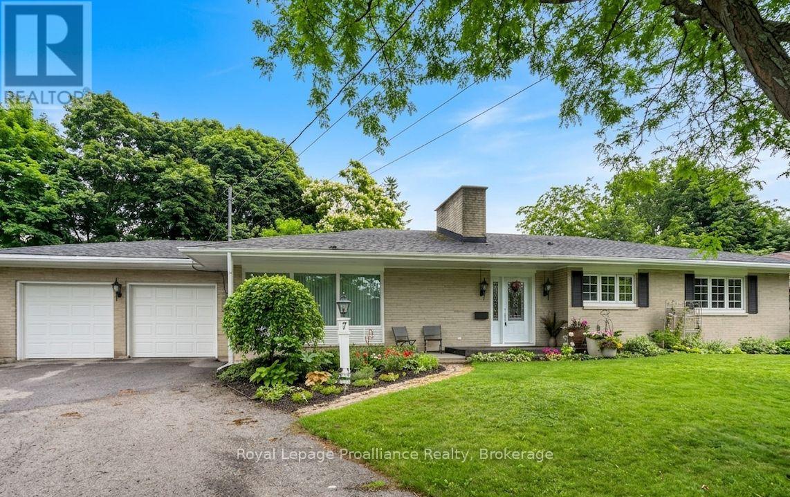 7 EASTWOOD PARK DRIVE - 1