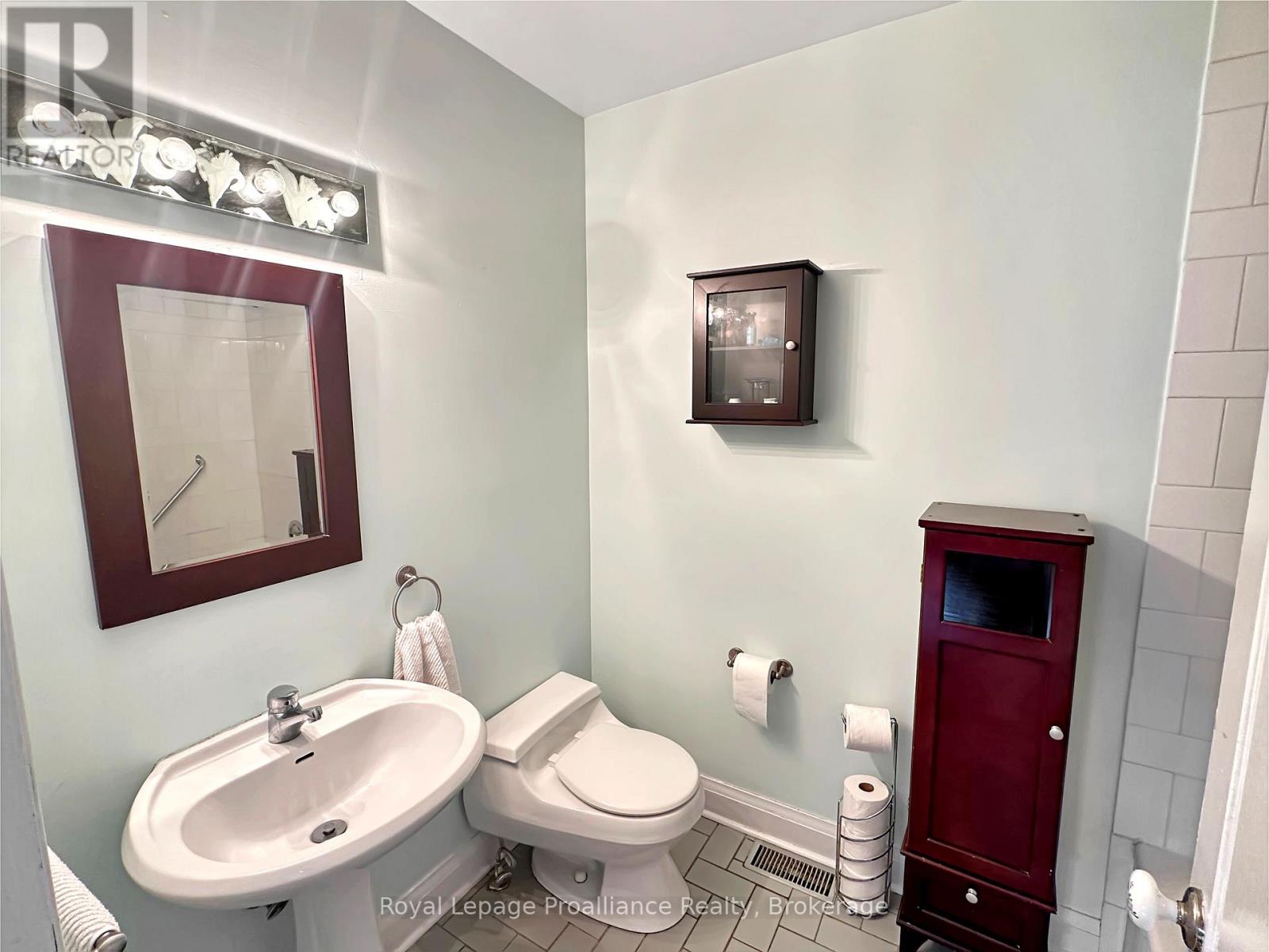 7 EASTWOOD PARK DRIVE - 28