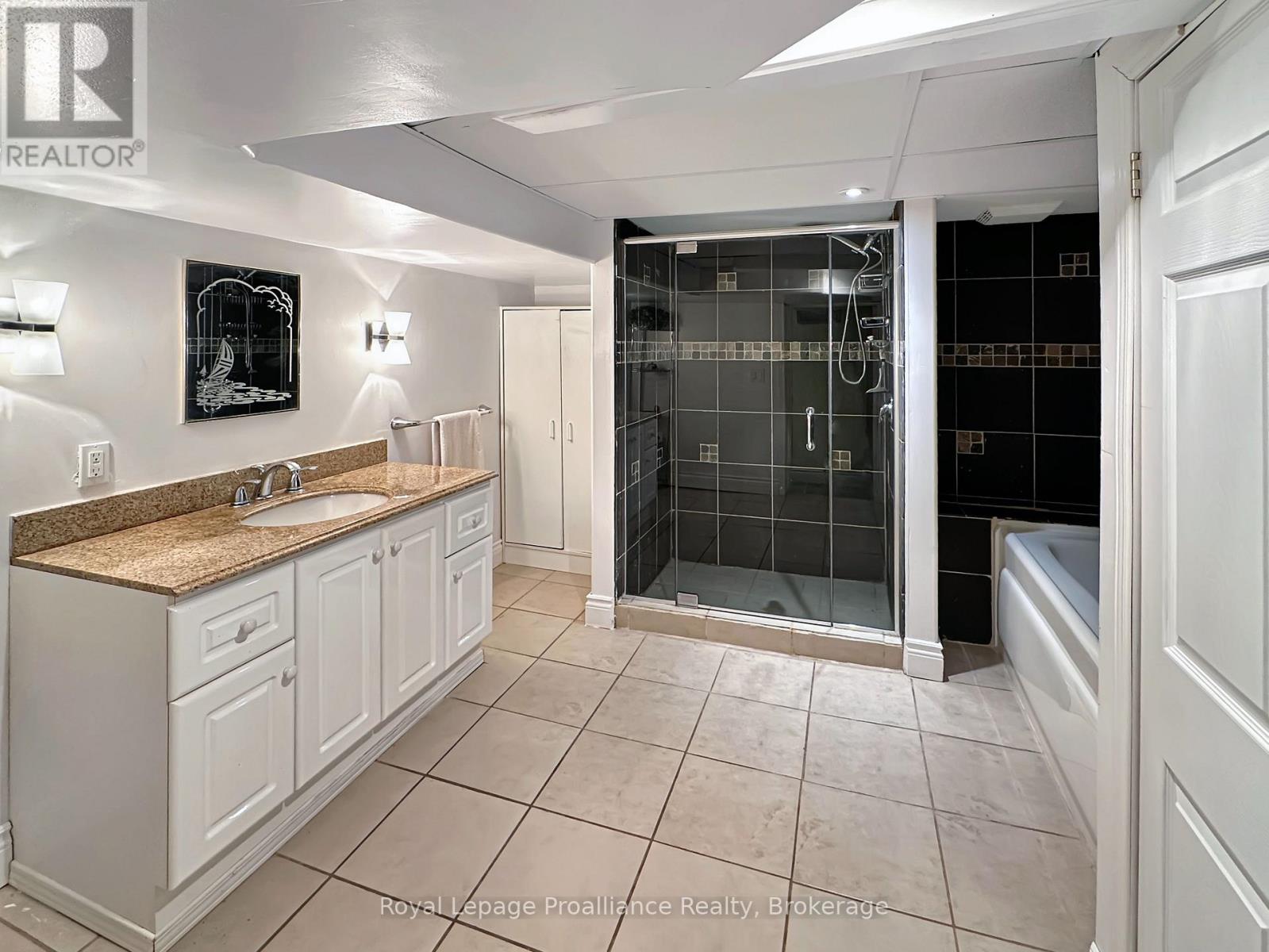 7 EASTWOOD PARK DRIVE - 36