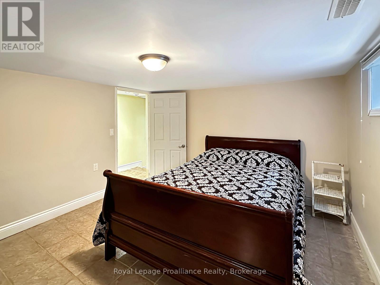 7 EASTWOOD PARK DRIVE - 32
