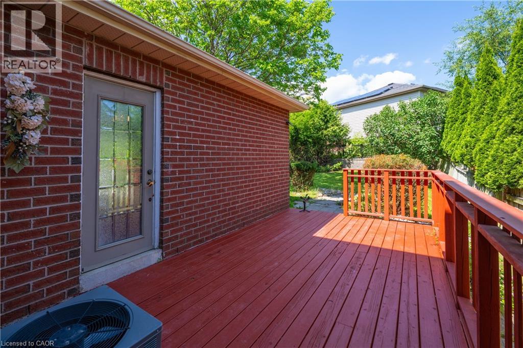 191 STIRLING MACGREGOR Drive - 32
