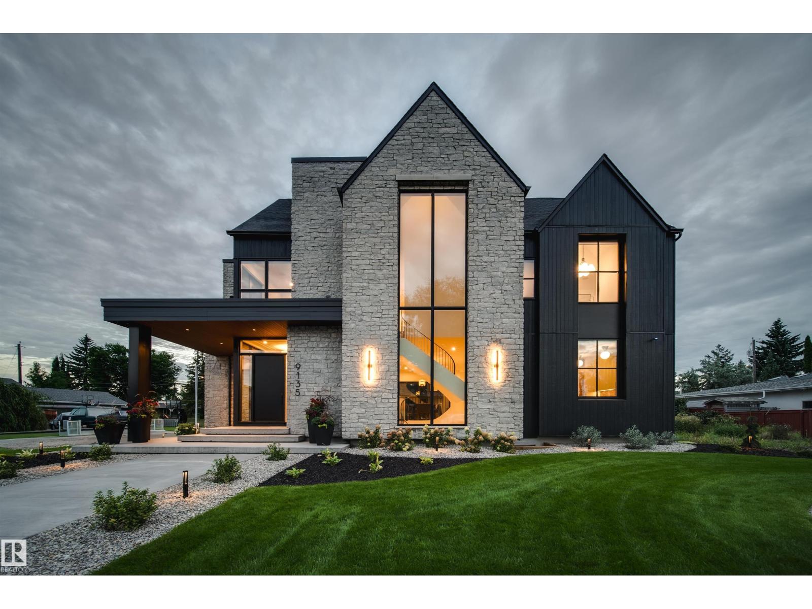 9135 141 ST NW - 1