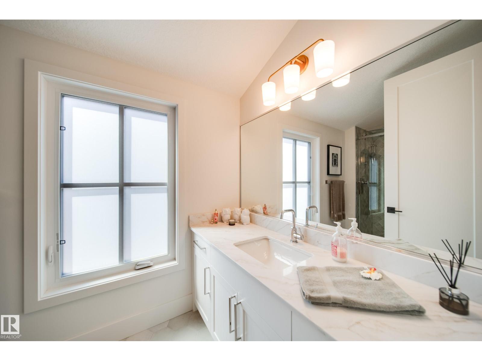 9135 141 ST NW - 64