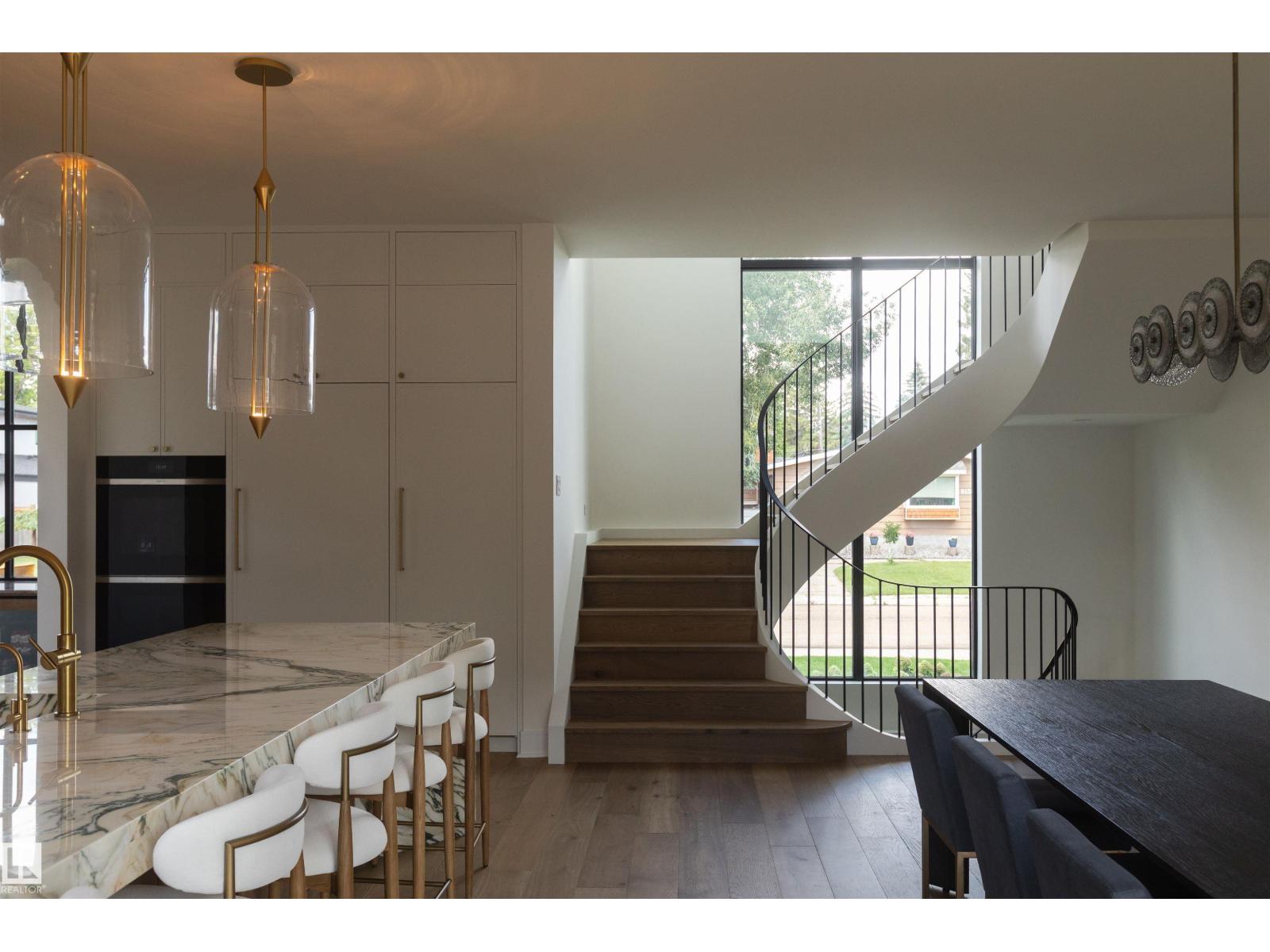 9135 141 ST NW - 15