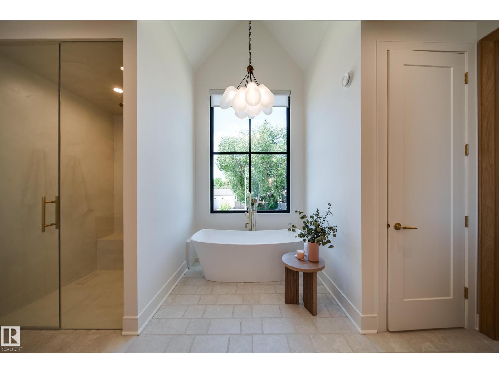 9135 141 ST NW - 28