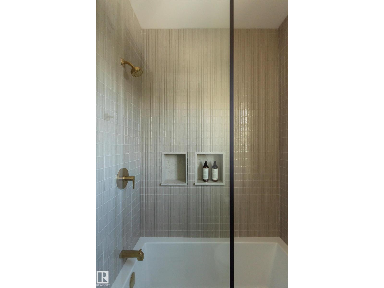 9135 141 ST NW - 35