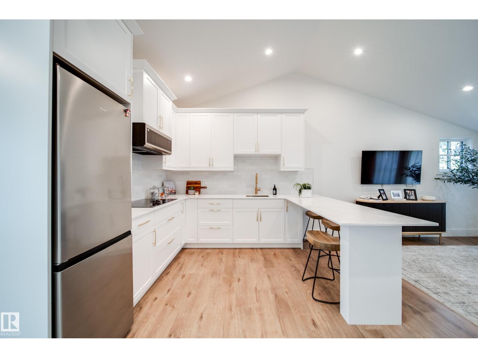 9135 141 ST NW - 57