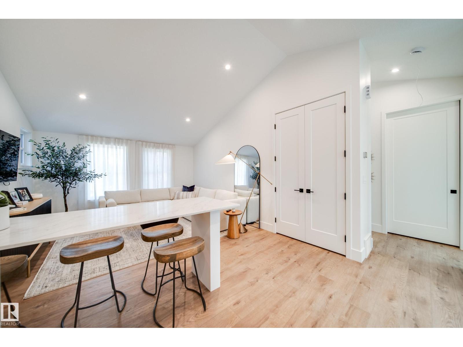 9135 141 ST NW - 61