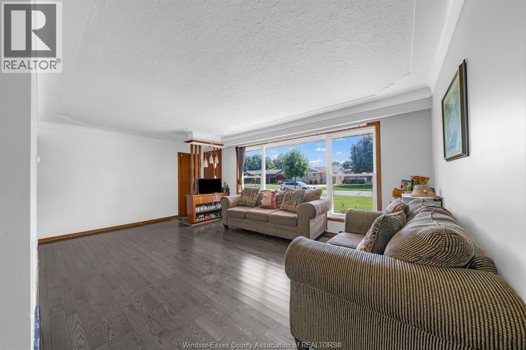 71 Danforth AVENUE - 3