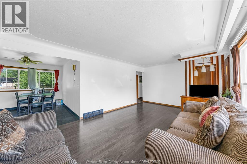 71 Danforth AVENUE - 4